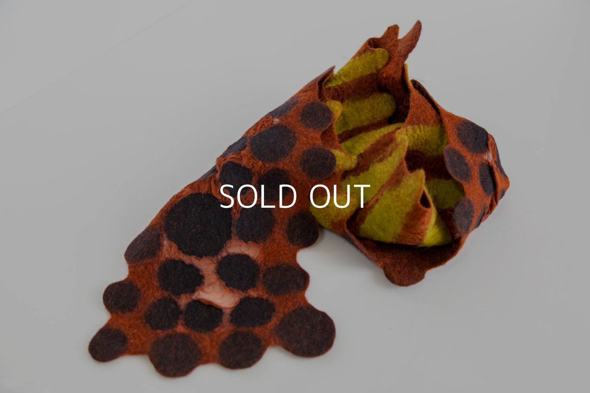 画像2: ドット&ストライプ マフラー（黒ドット&うぐいす、茶ベース） (2)