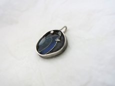 画像1: 庭で遊ぶ鳥 ペンダントトップ (1)