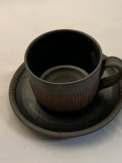画像2: 黒と赤のカップ＆ソーサー (2)