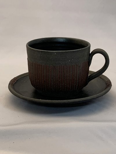 画像1: 黒と赤のカップ&ソーサー