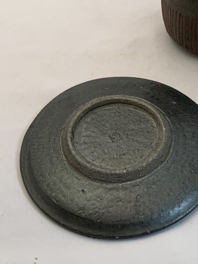 画像2: 黒と赤のカップ&ソーサー