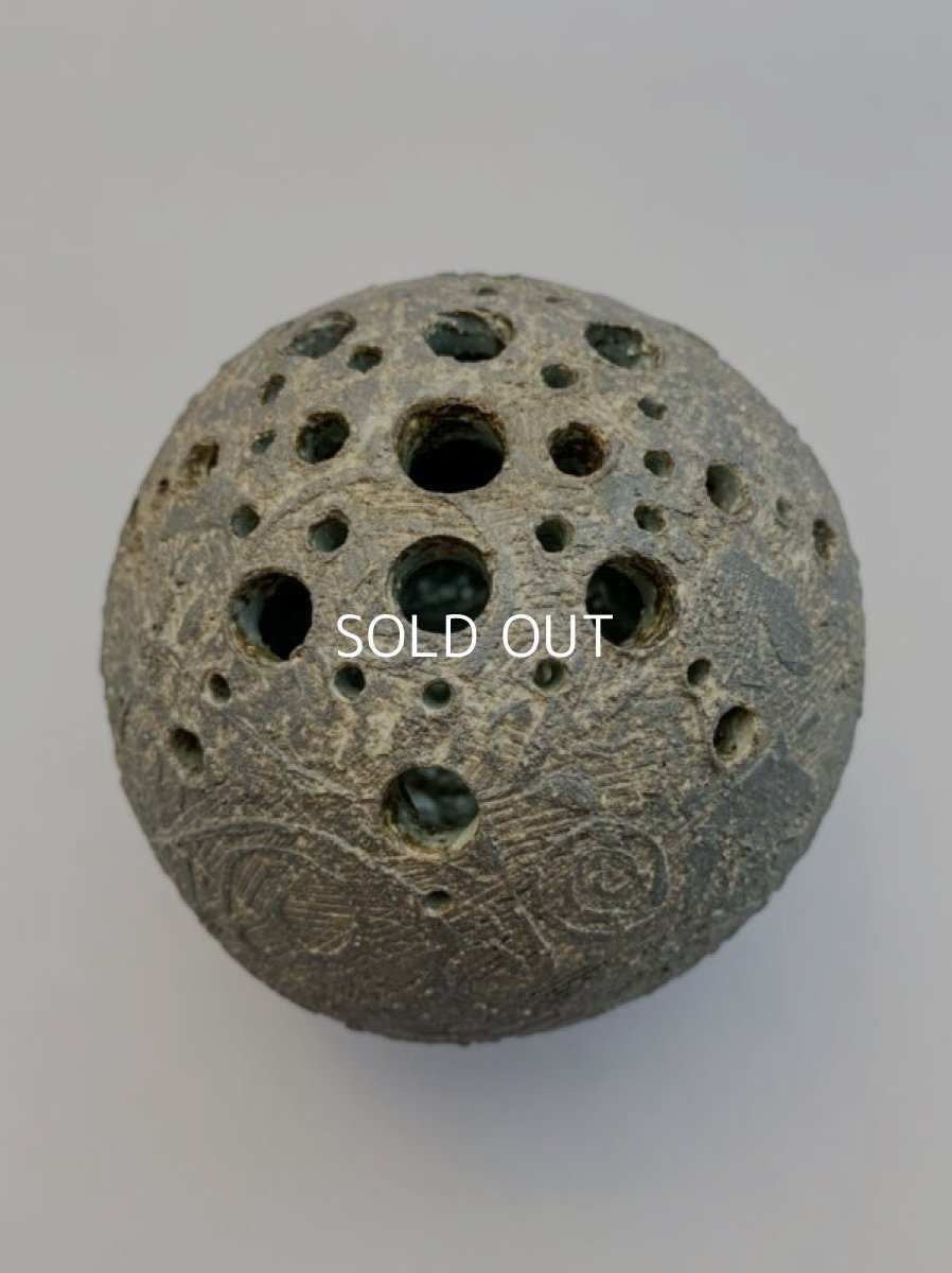 画像3: 球・花差し（炭化焼成　無釉） (3)