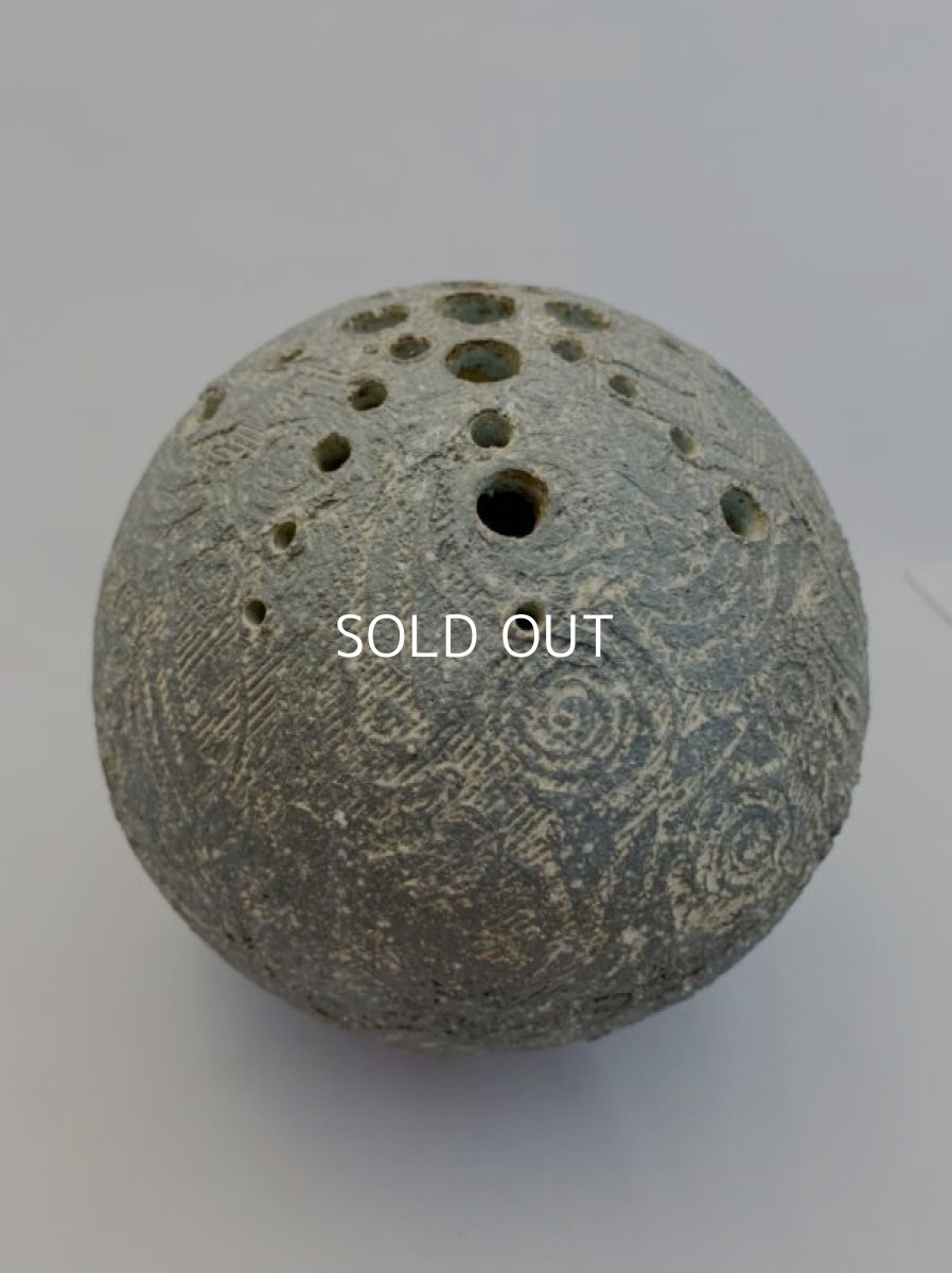 画像3: 球・花差し（炭化焼成 無釉） (3)